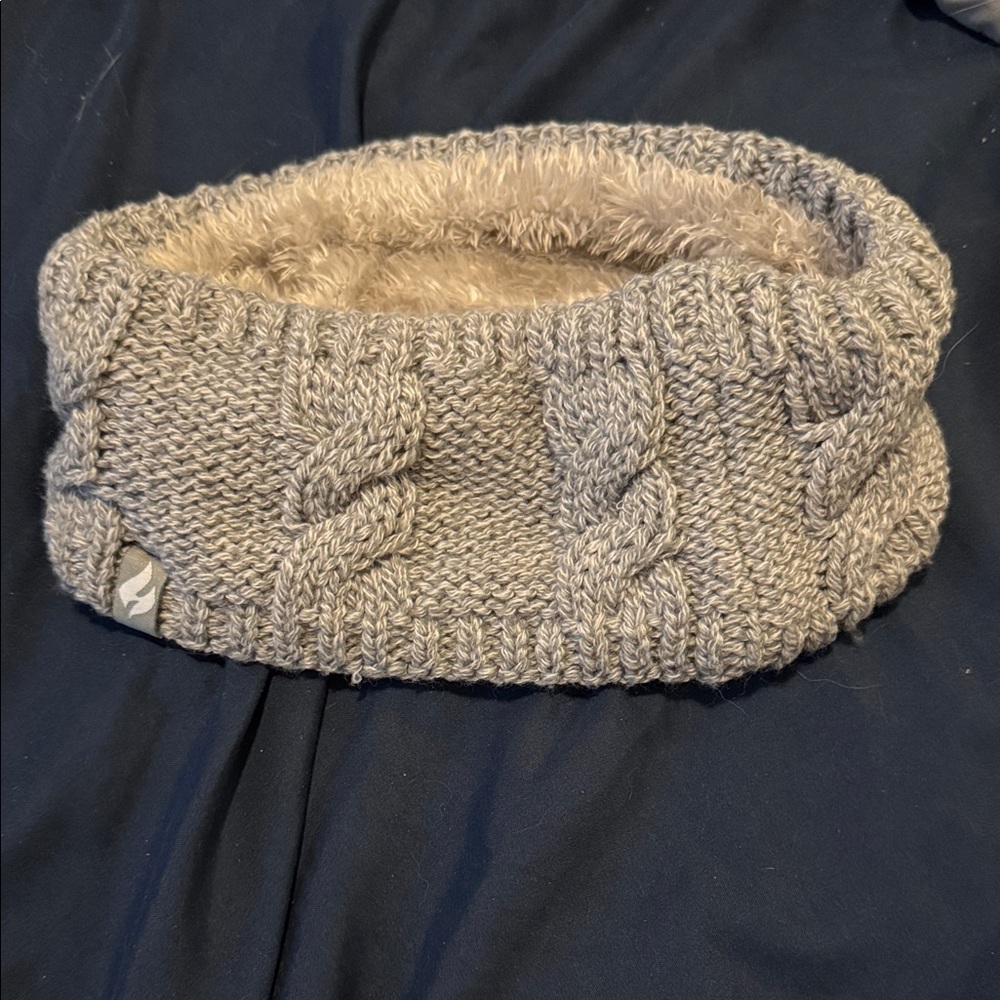Elegant Gray Cable Knit Headband